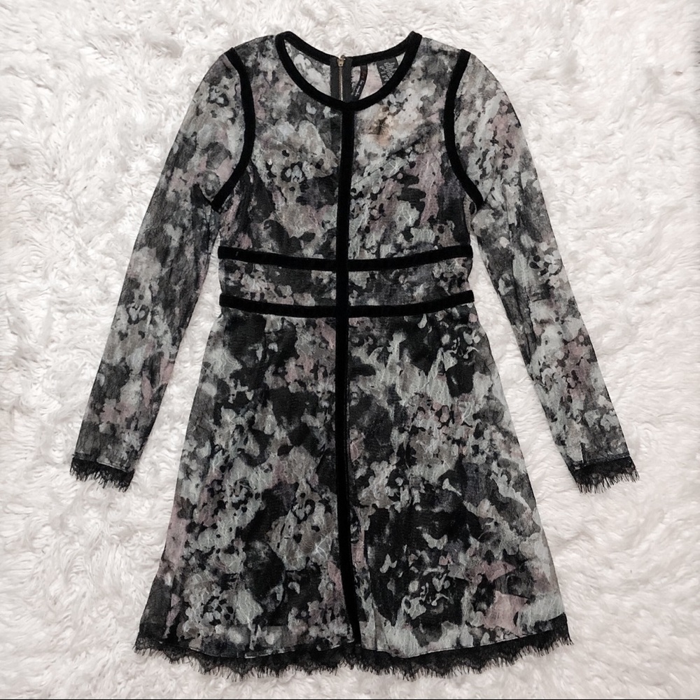✨HP✨ Dark Floral Print Lace Dress w/ Velvet - S